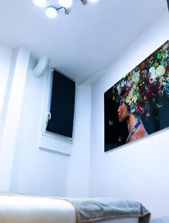 Апартаменты Marais Lovely *